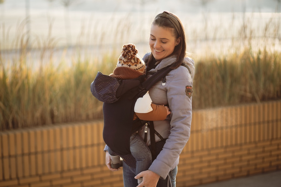 Momi Collet Navy Blue Ergonomische Draagzak