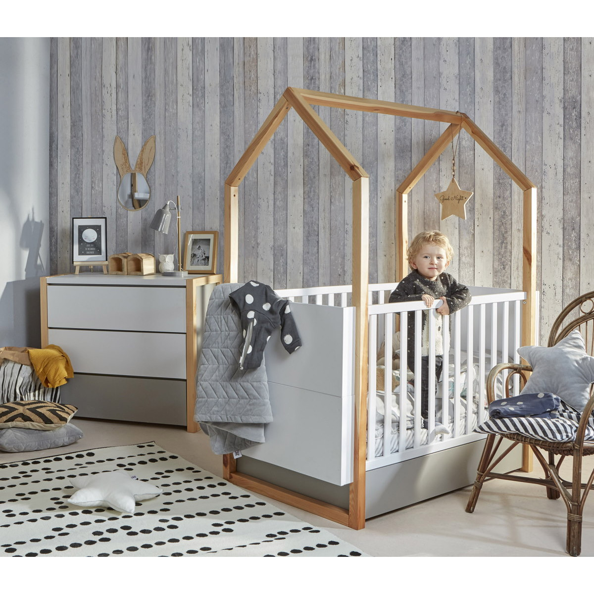 Bellamy Pinette Babykamer: Ledikant/Juniorbed, Commode & 2-Deurskast