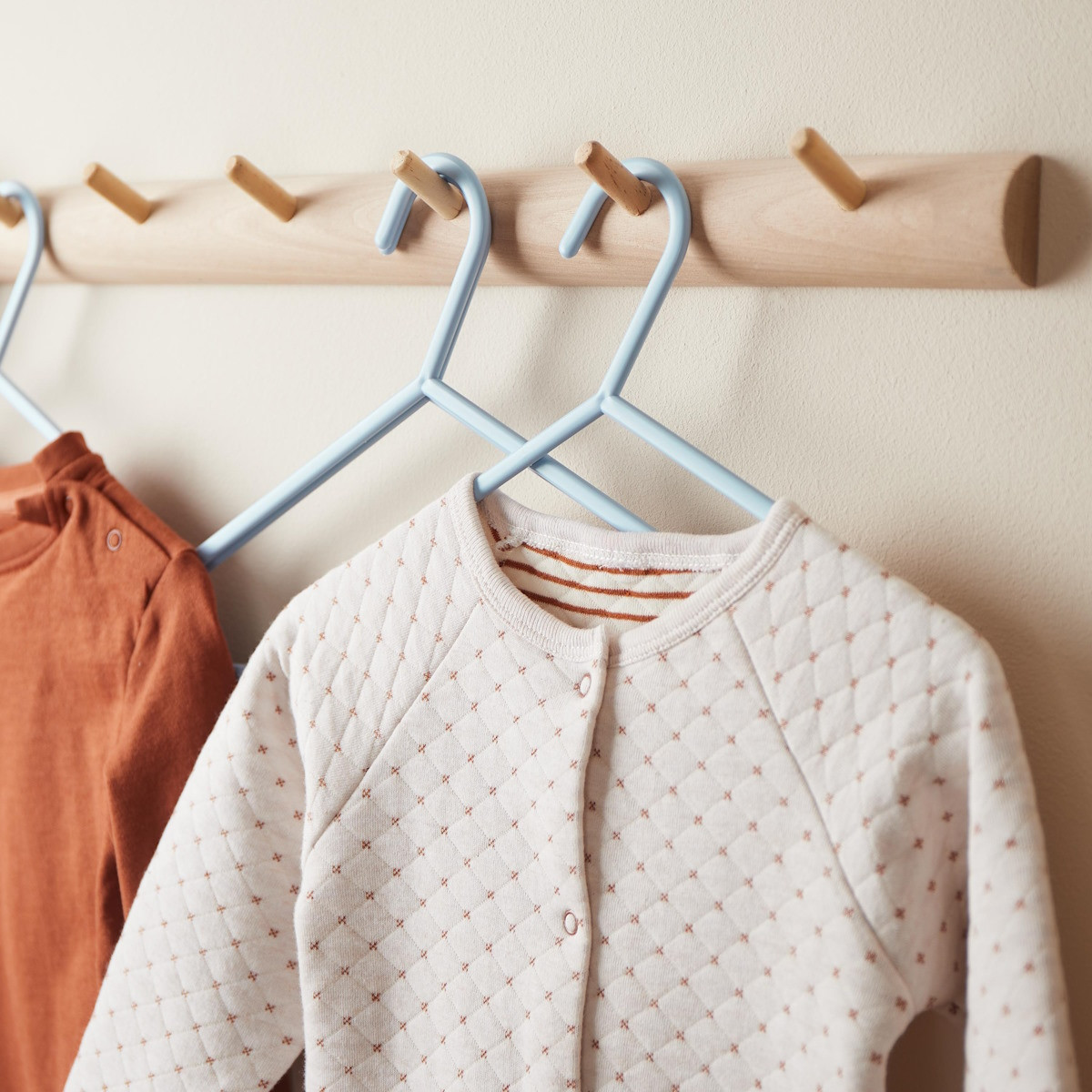 Bieco Kledinghangers Kunststof Hazy Blue 8 stuks