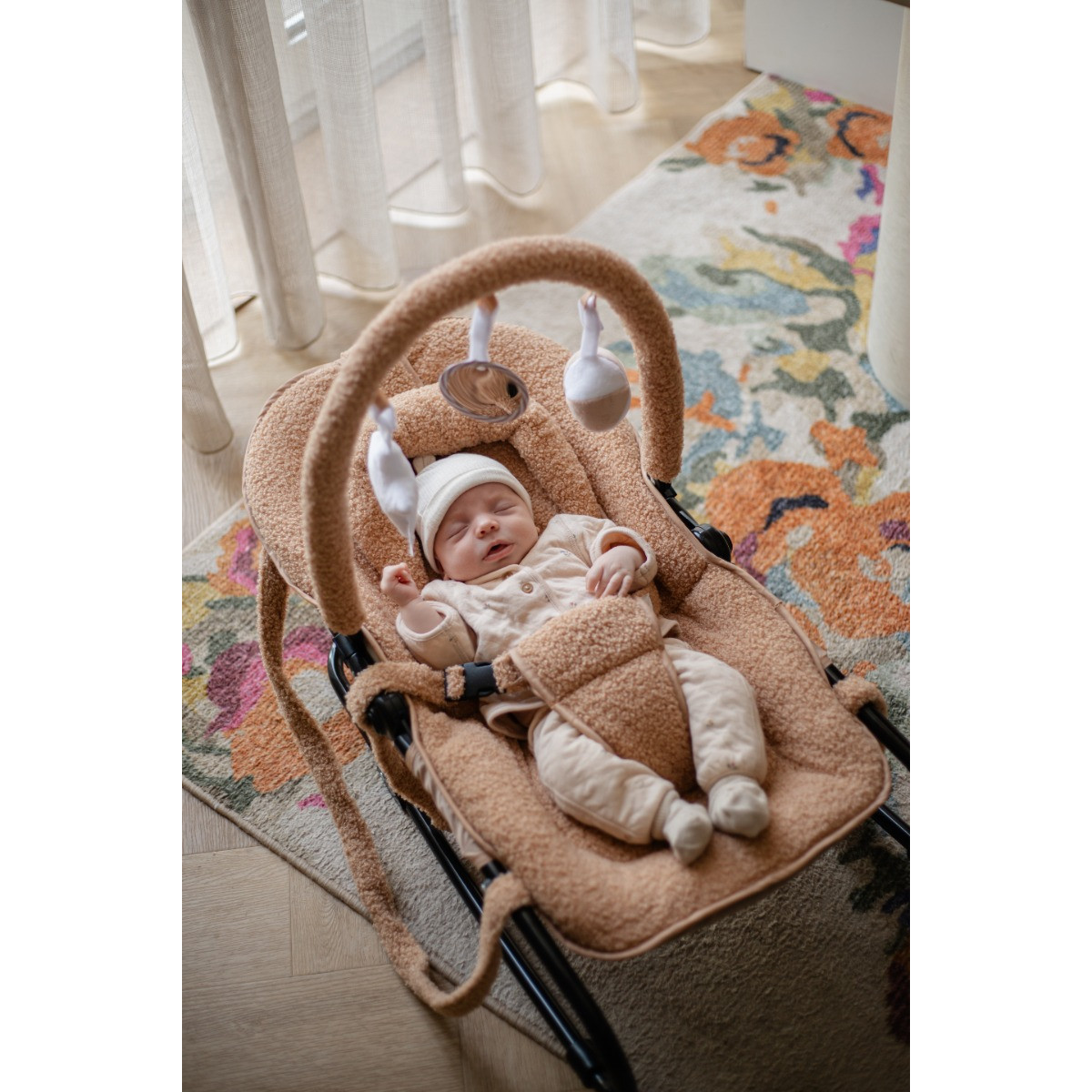 Ding Viggo Bouclé Nougat Wipstoel