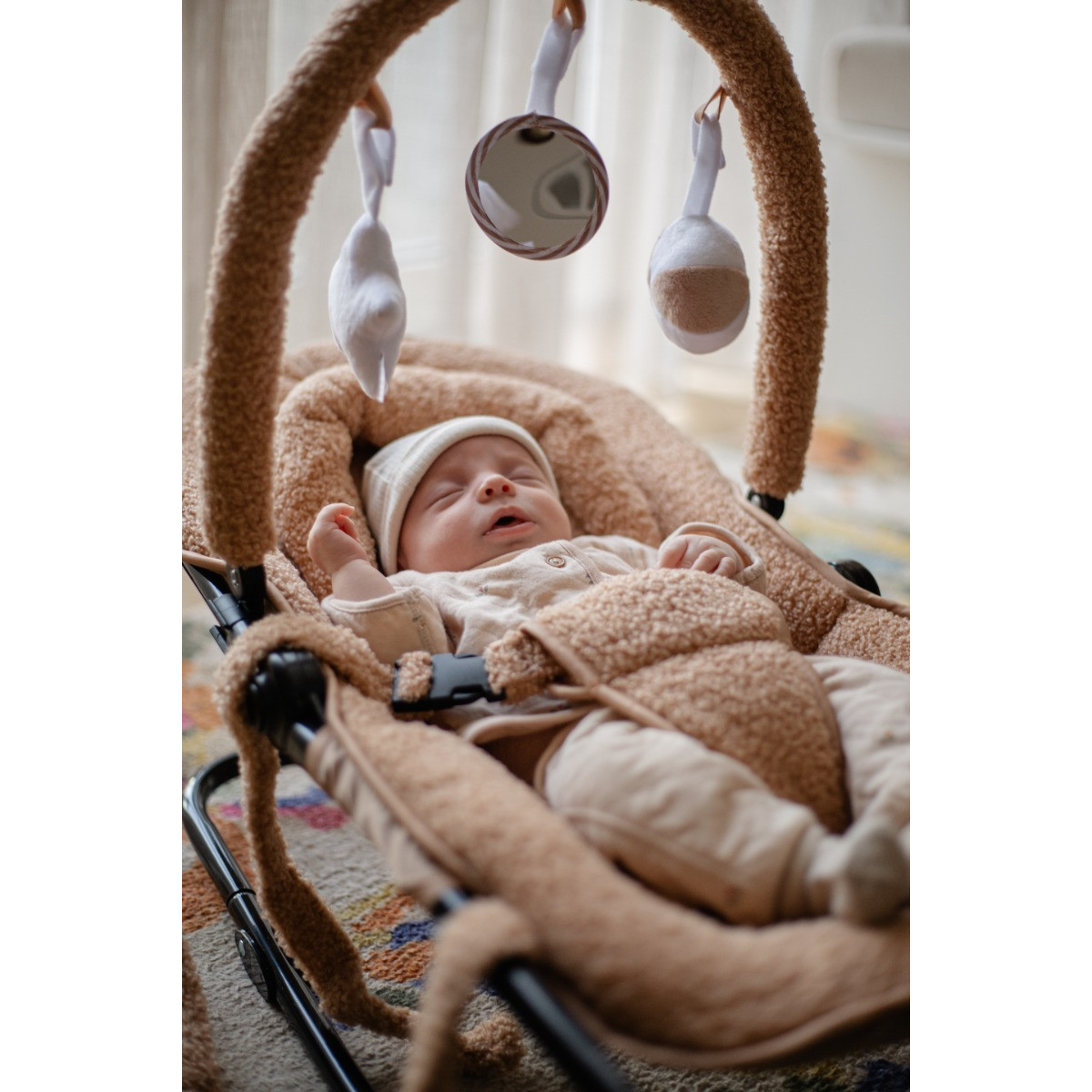 Ding Viggo Bouclé Nougat Wipstoel