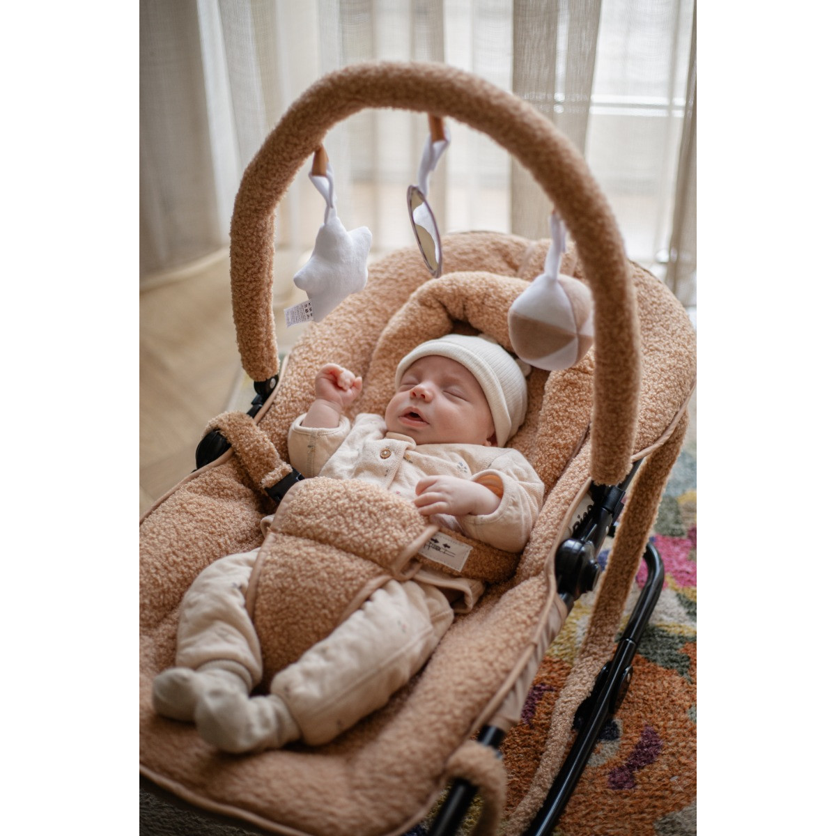 Ding Viggo Bouclé Nougat Wipstoel