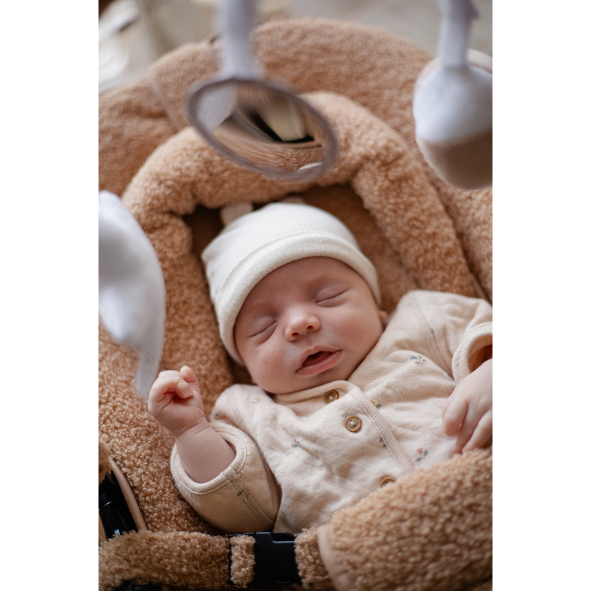 Ding Viggo Bouclé Nougat Wipstoel