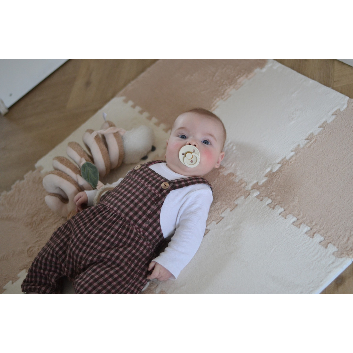 Eco Toys Nougat/Wit Checkered Pluche Schuimrubber Speelmat