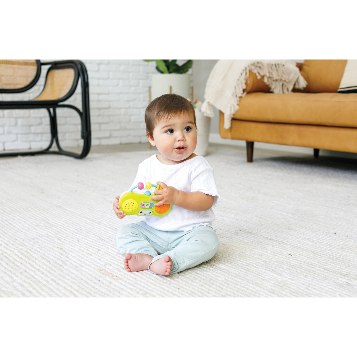 Infantino Music & Light Pretend Mini Boombox Rammelaar