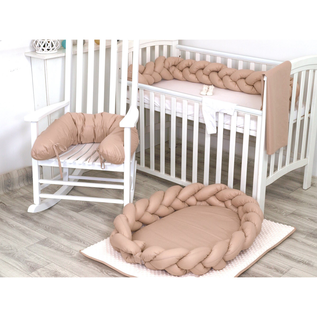 MamaLoes Amy Beige 2-in-1 Braided Bedbumper en Babynest