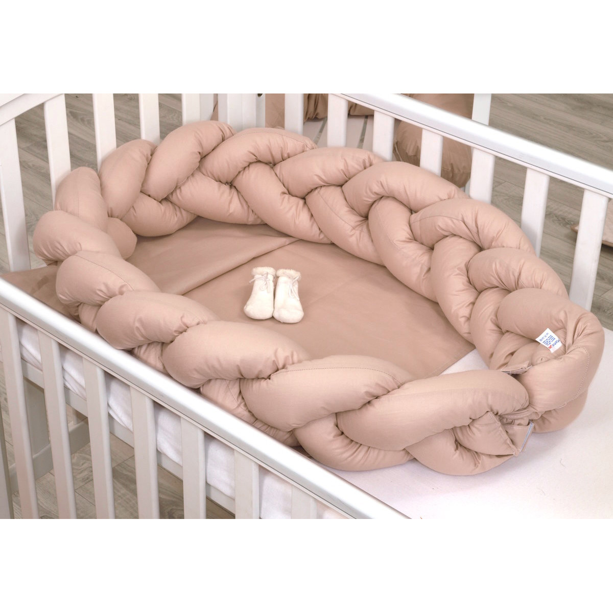 MamaLoes Amy Beige 2-in-1 Braided Bedbumper en Babynest