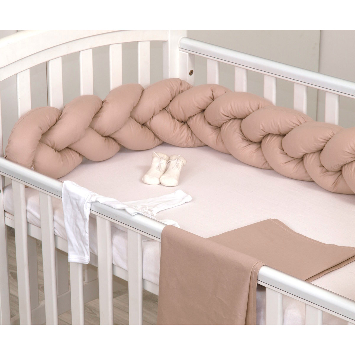 MamaLoes Amy Beige 2-in-1 Braided Bedbumper en Babynest