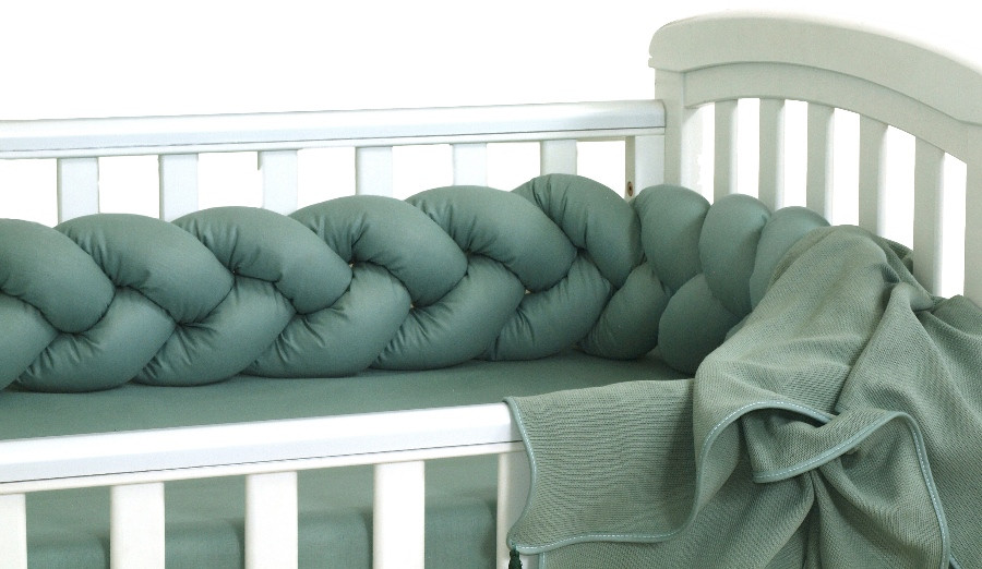 MamaLoes Amy Pure Stonegreen 210 cm Braided Bedbumper