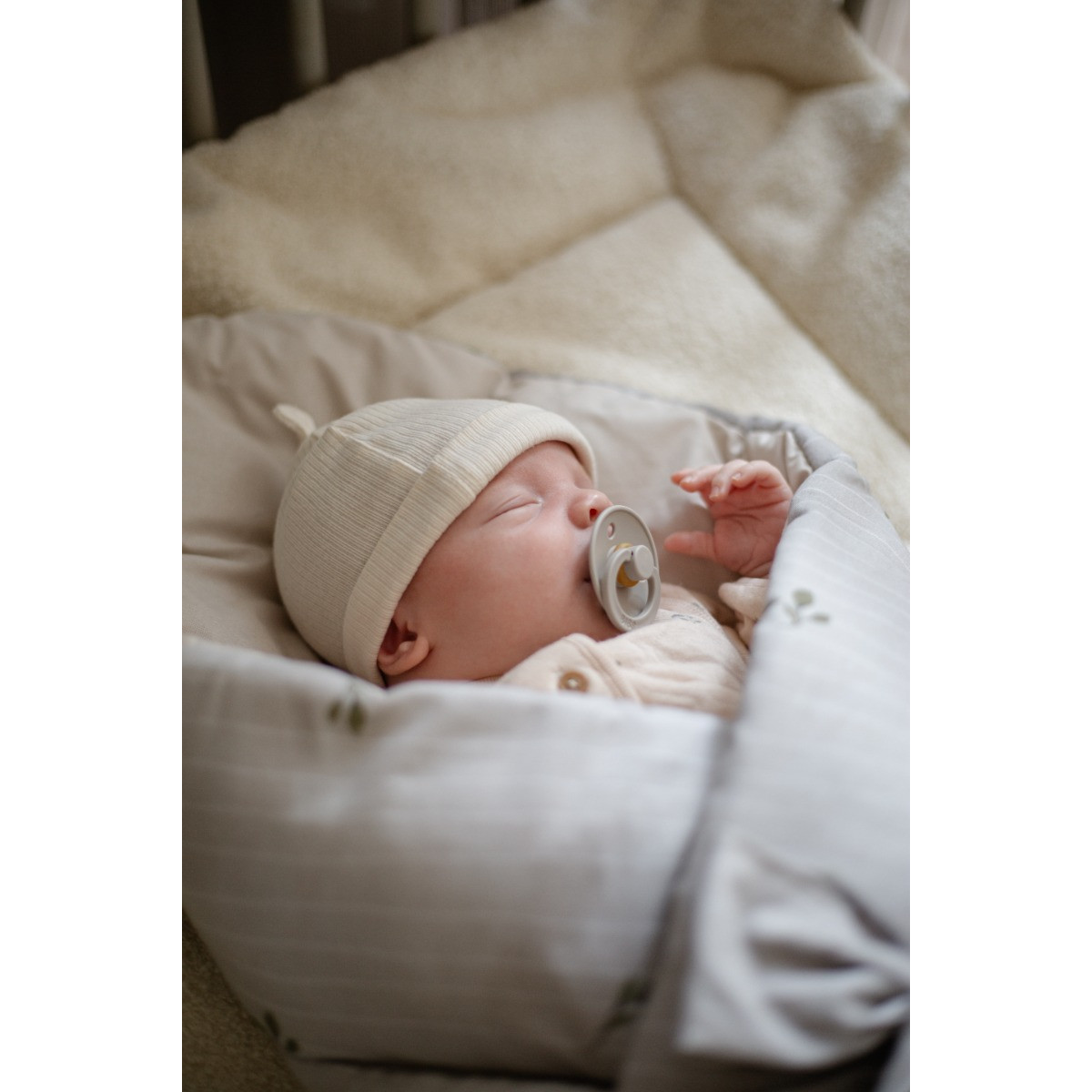 Bibs Sand 0-6 mnd Fopspeen