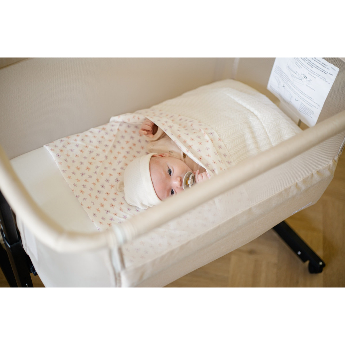 MamaLoes Noé Beige Co-Sleeper Wieg aan Bed