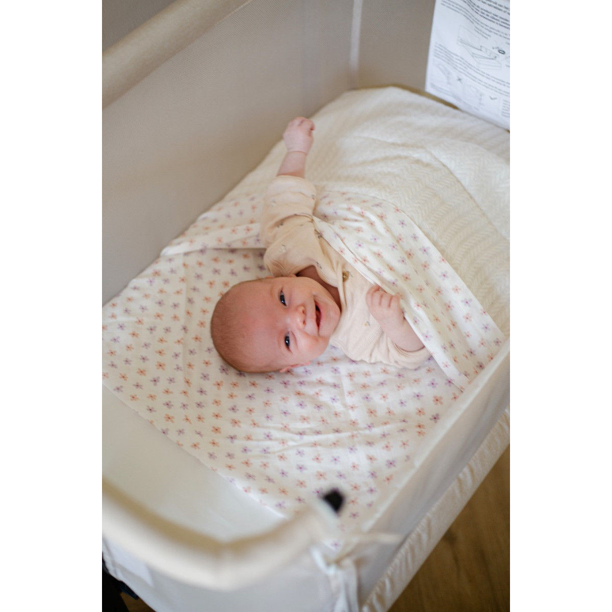 MamaLoes Noé Beige Co-Sleeper Wieg aan Bed