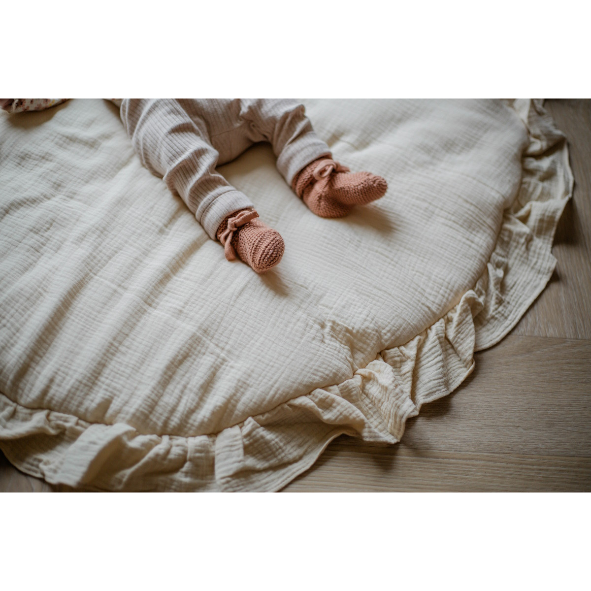 MamaLoes Soft Cotton Ruffle Ecru 90 cm Rond Boxkleed