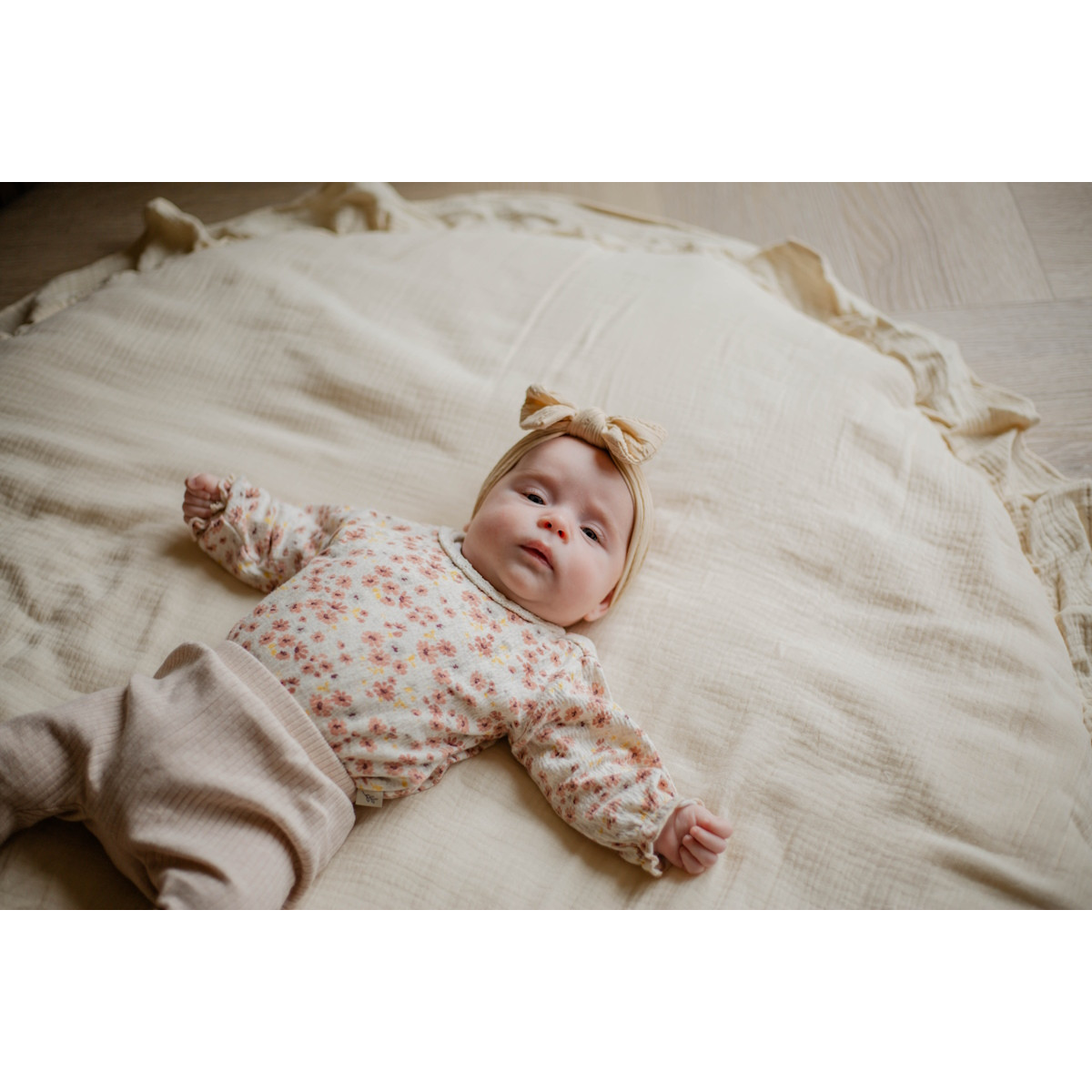 MamaLoes Soft Cotton Ruffle Ecru 90 cm Rond Boxkleed