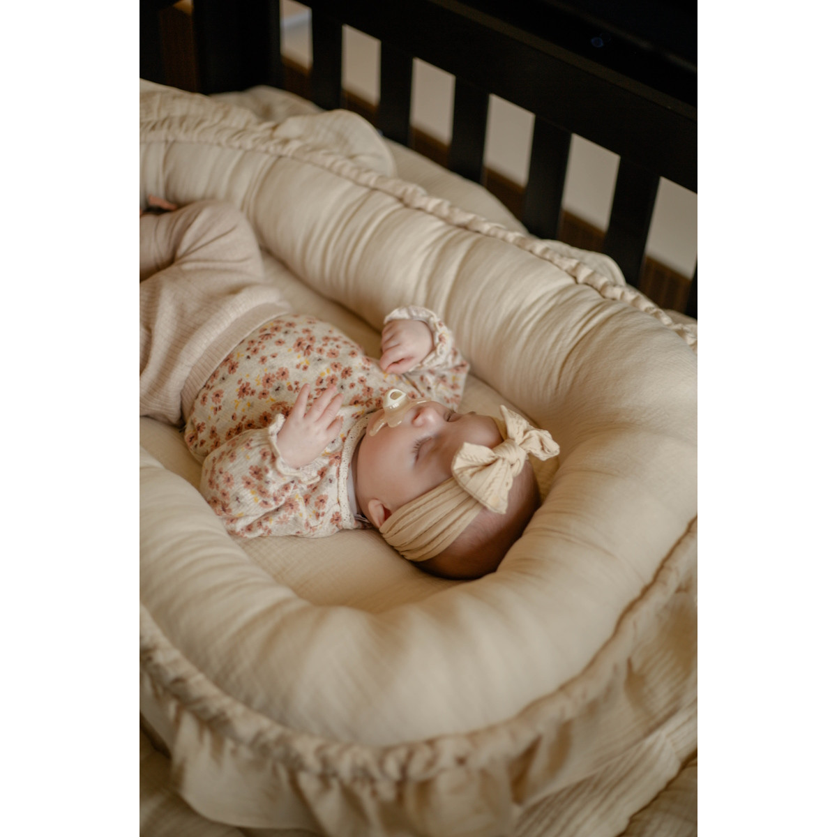 MamaLoes Soft Cotton Ecru Ruffle Babynest & Boxkleed