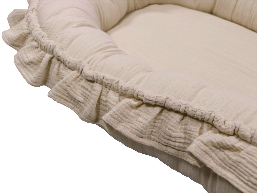 MamaLoes Soft Cotton Ecru Ruffle Babynest & Boxkleed