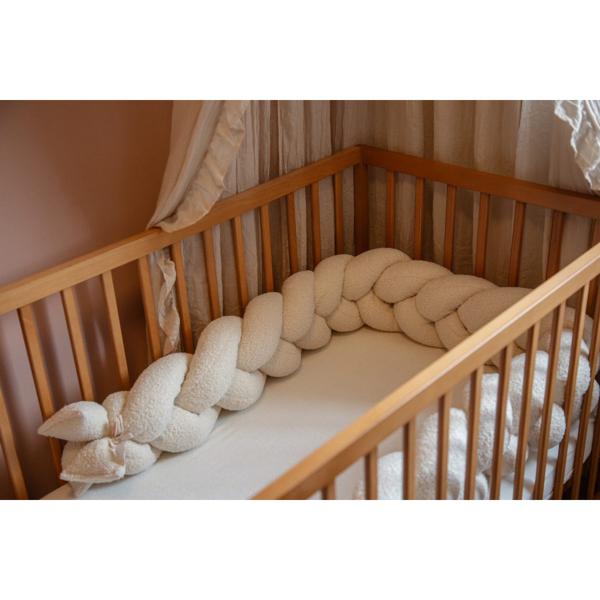 MamaLoes Teddy Boucle Naturel 210 cm Braided Bedbumper