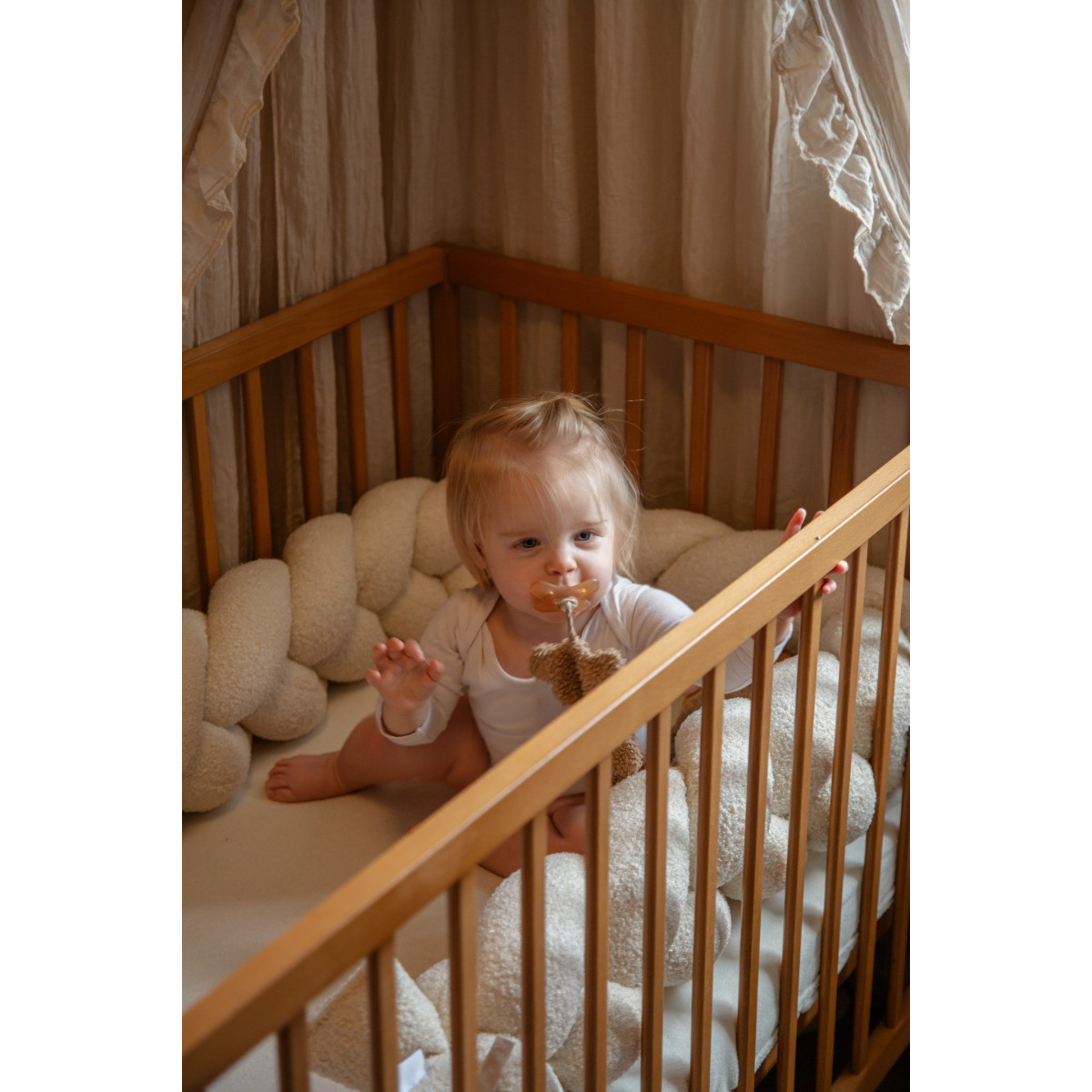 MamaLoes Teddy Boucle Nougat 210 cm Braided Bedbumper