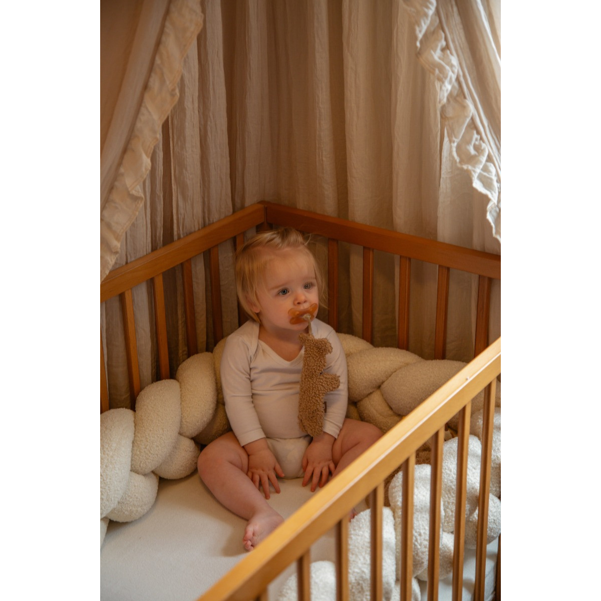 MamaLoes Teddy Boucle Naturel 210 cm Braided Bedbumper