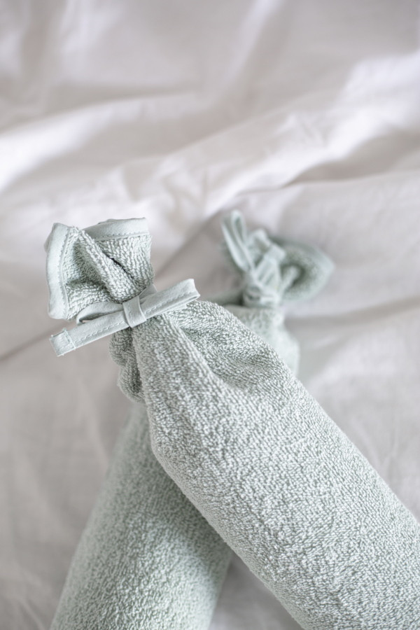 Blush & Blossom Stone Green Kruikenzak