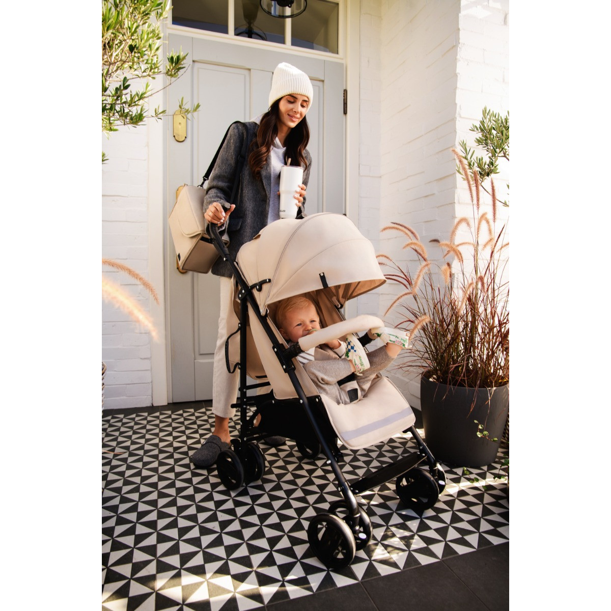 Momi Akira Gray Compacte Buggy