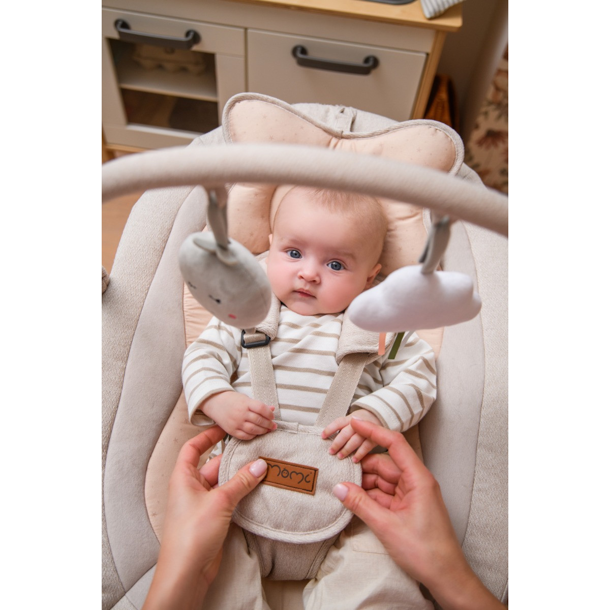 Momi Pearl Grey Elektrische Babyschommel