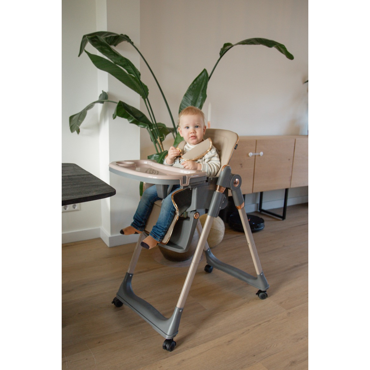 Moni Lindo Beige Kinderstoel incl. Accessoires