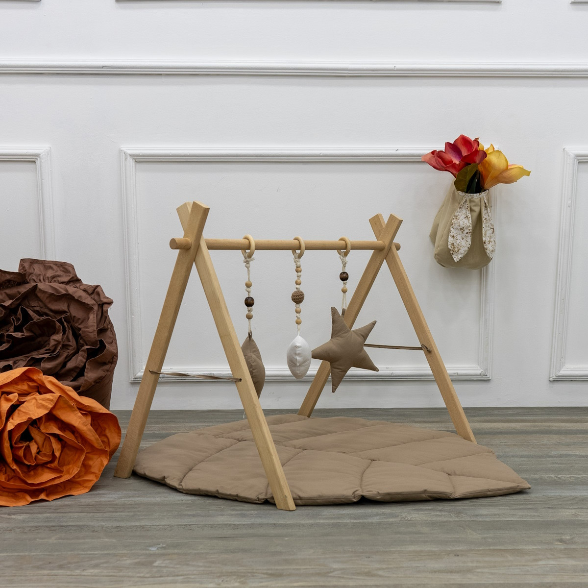 Mordesign Cappuccino Baby Gym met Speelkleed