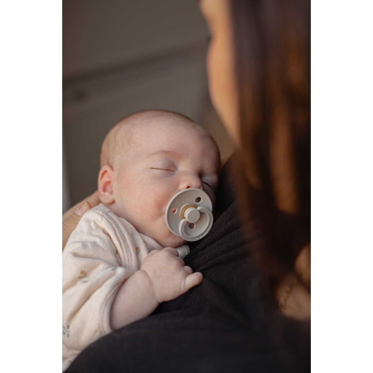 Bibs Sand 0-6 mnd Fopspeen