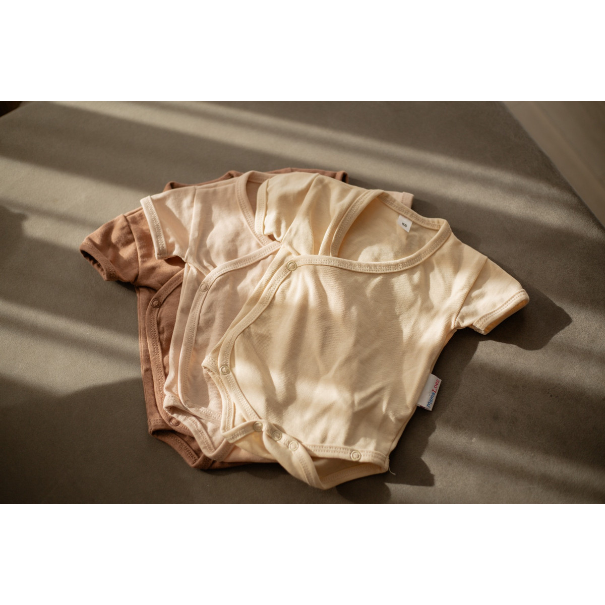 MamaLoes Zand Maat 56 Korte Mouw Overslag Romper