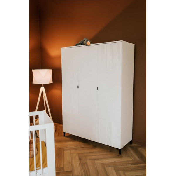 Babykamer Mia: Ledikant, Commode en 3-Deurskast