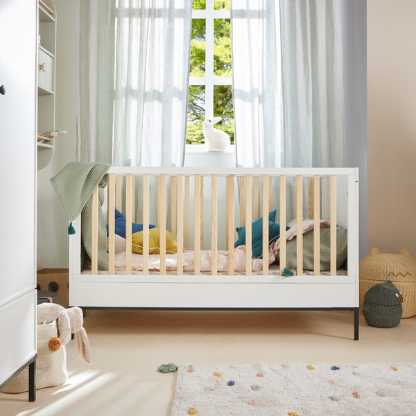 Bellamy Lumi White Babykamer: Ledikant/Juniorbed en Commode