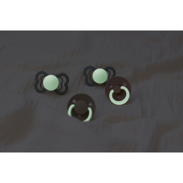 Bibs Sage/Cloud Glow in the Dark 6-18 mnd 2 Stuks Fopspeen 120267