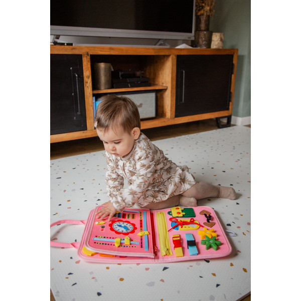 Eco Toys Roze Busy Board Activiteitenboek