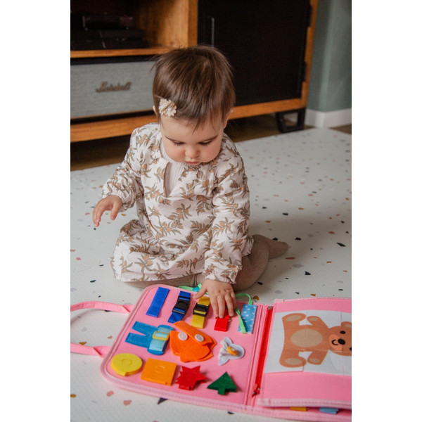 Eco Toys Roze Busy Board Activiteitenboek