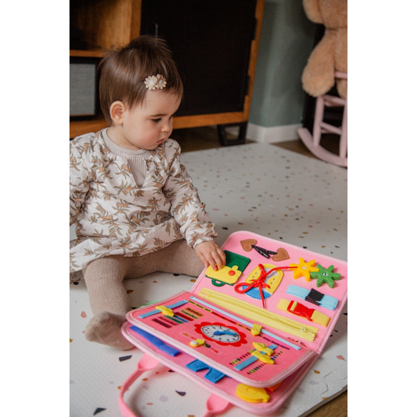 Eco Toys Roze Busy Board Activiteitenboek