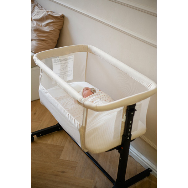 MamaLoes Noé Zwart Co-Sleeper Wieg aan Bed