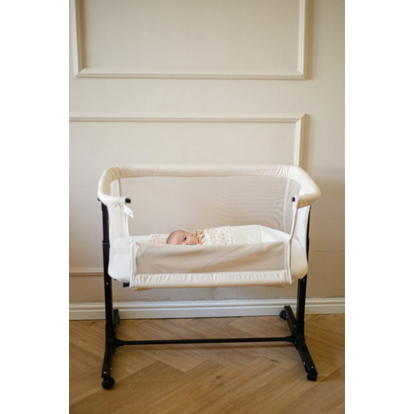 MamaLoes Noé Zwart Co-Sleeper Wieg aan Bed