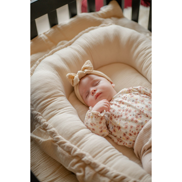 MamaLoes Soft Cotton Ecru Ruffle Babynest & Boxkleed