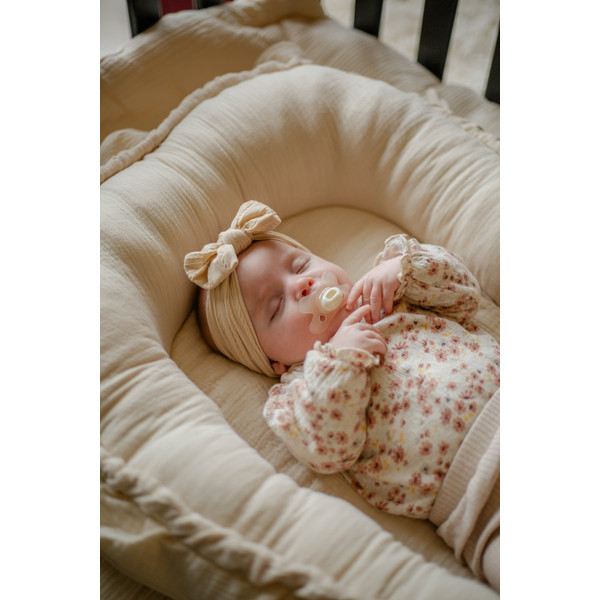 MamaLoes Soft Cotton Ecru Ruffle Babynest & Boxkleed