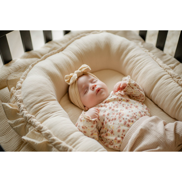 MamaLoes Soft Cotton Ecru Ruffle Babynest & Boxkleed