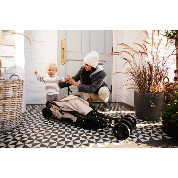 Momi Akira Gray Compacte Buggy